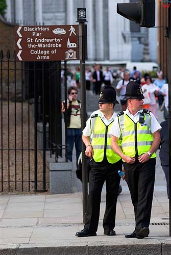 Londyńscy policjanci w dzielnicy City.